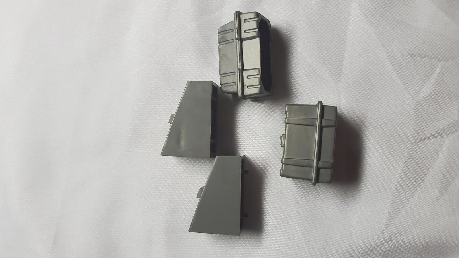 Storage containers believe Millennium Falcon: Please refer to all photos to see condition, we will answer to the best of our ability any questions you may have.