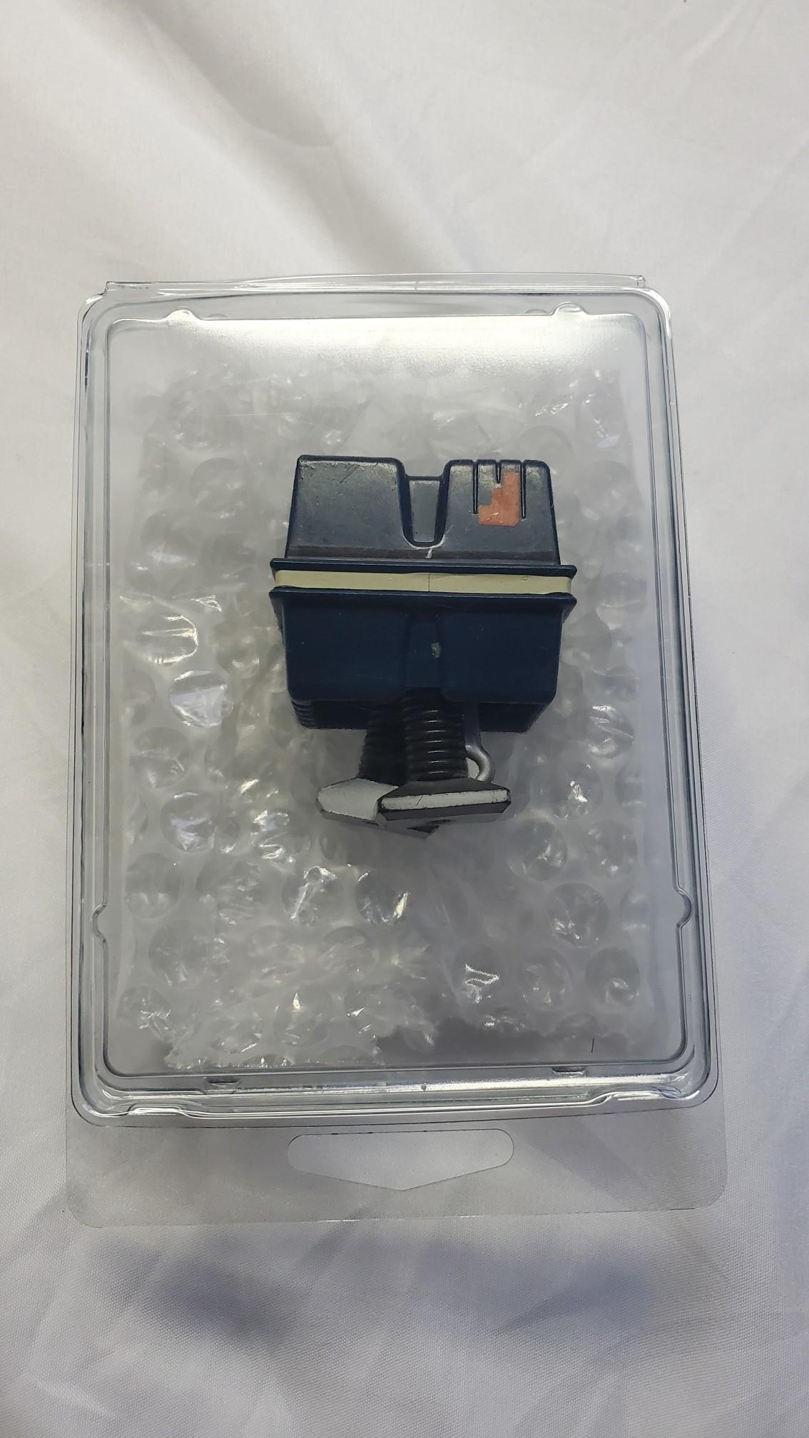 Gonk Droid 3.75: Please refer to all photos to see condition, we will answer to the best of our ability any questions you may have.