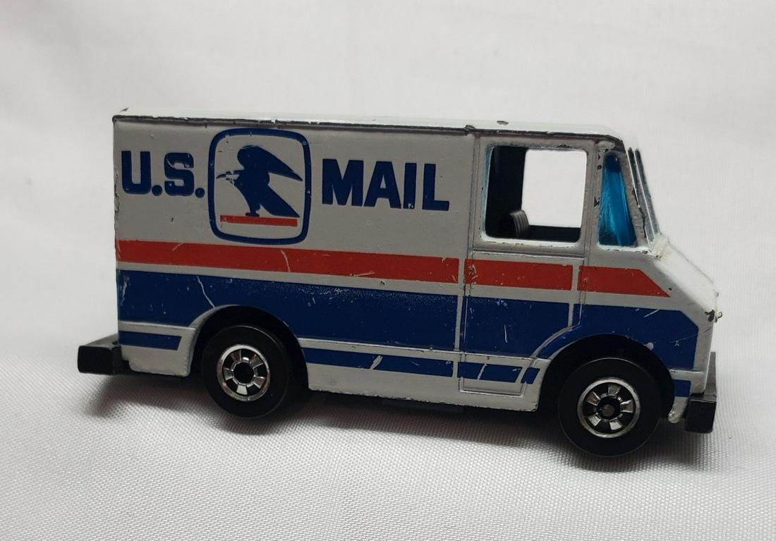 Estate auction of collection of vintage Hot Wheels: This auction contains both vintage, and new Hotwheels, and Matchbox vehicles. There is also groups of unidentified or off brands as well as brand items. . Feel free to ask questions regarding any conc