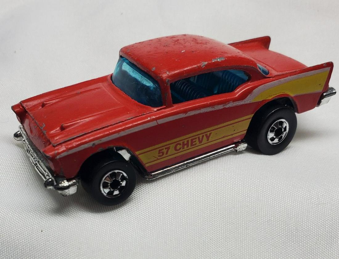 Estate auction of collection of vintage Hot Wheels: This auction contains both vintage, and new Hotwheels, and Matchbox vehicles. There is also groups of unidentified or off brands as well as brand items. . Feel free to ask questions regarding any conc