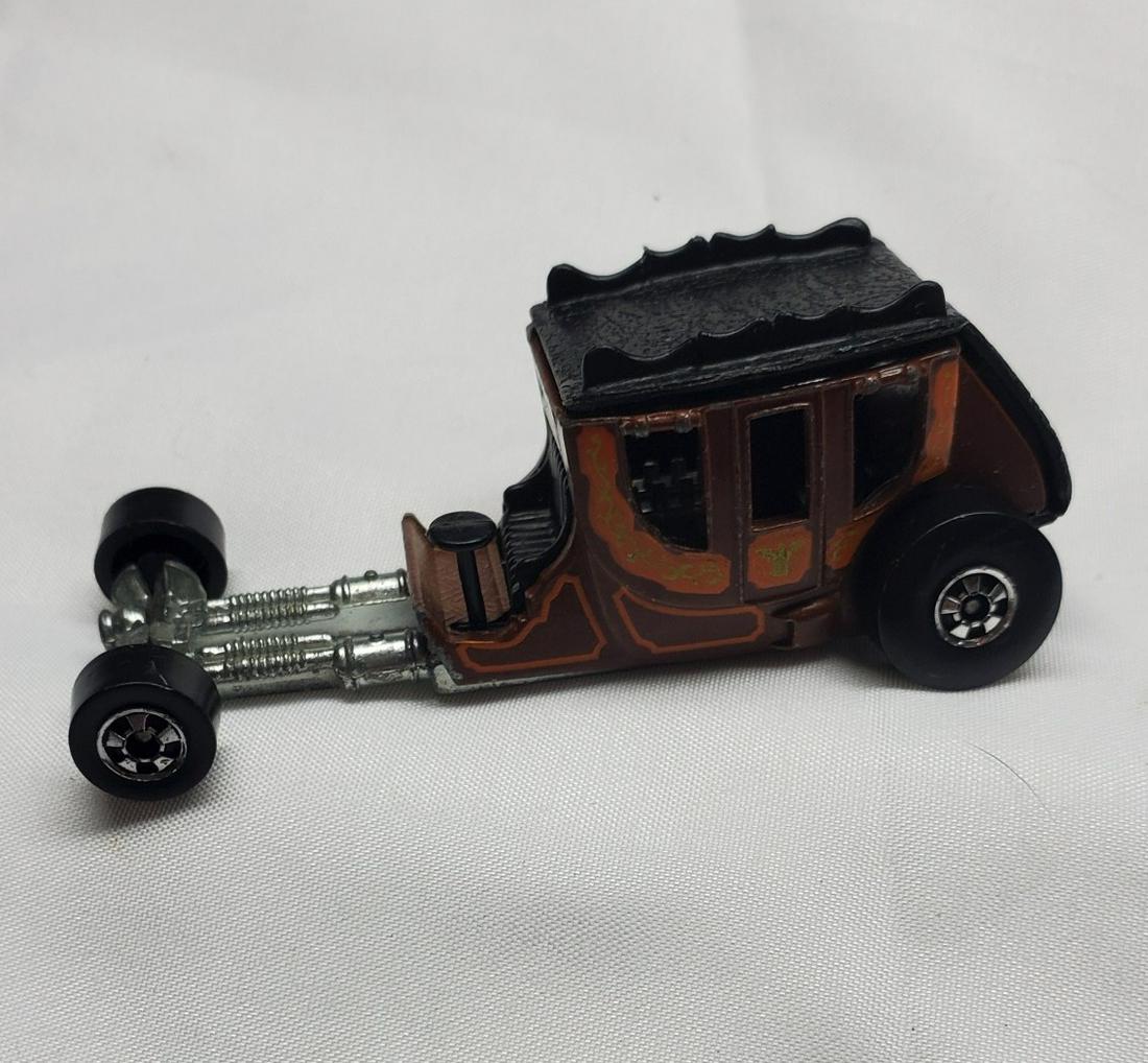 Estate auction of collection of vintage Hot Wheels: This auction contains both vintage, and new Hotwheels, and Matchbox vehicles. There is also groups of unidentified or off brands as well as brand items. . Feel free to ask questions regarding any conc