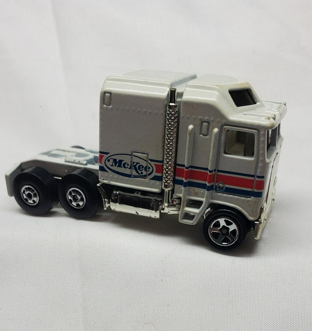 Estate auction of collection of vintage Hot Wheels: This auction contains both vintage, and new Hotwheels, and Matchbox vehicles. There is also groups of unidentified or off brands as well as brand items. . Feel free to ask questions regarding any conc