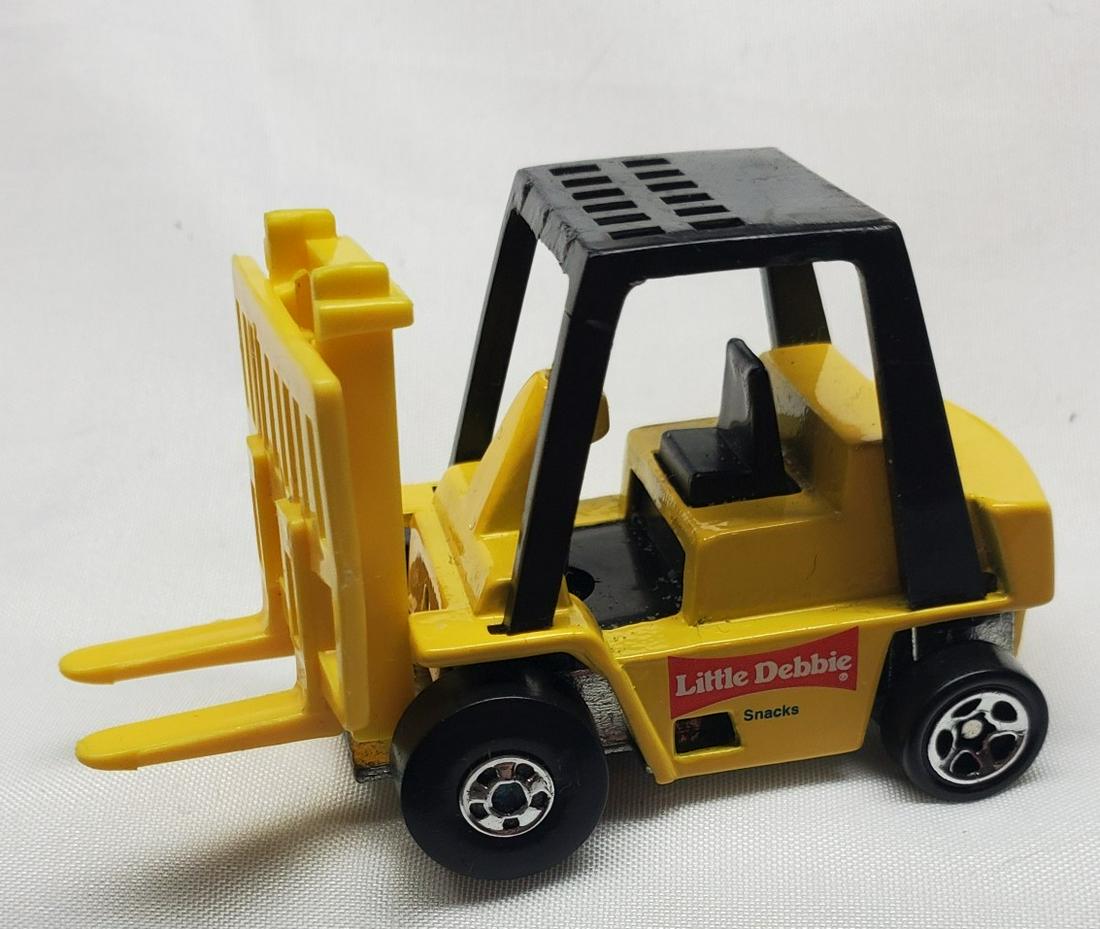 Estate auction of collection of vintage Hot Wheels: This auction contains both vintage, and new Hotwheels, and Matchbox vehicles. There is also groups of unidentified or off brands as well as brand items. . Feel free to ask questions regarding any conc