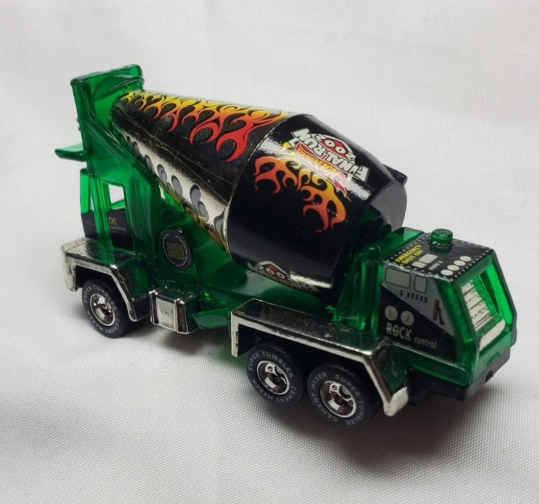 Estate auction of collection of vintage Hot Wheels: This auction contains both vintage, and new Hotwheels, and Matchbox vehicles. There is also groups of unidentified or off brands as well as brand items. . Feel free to ask questions regarding any conc