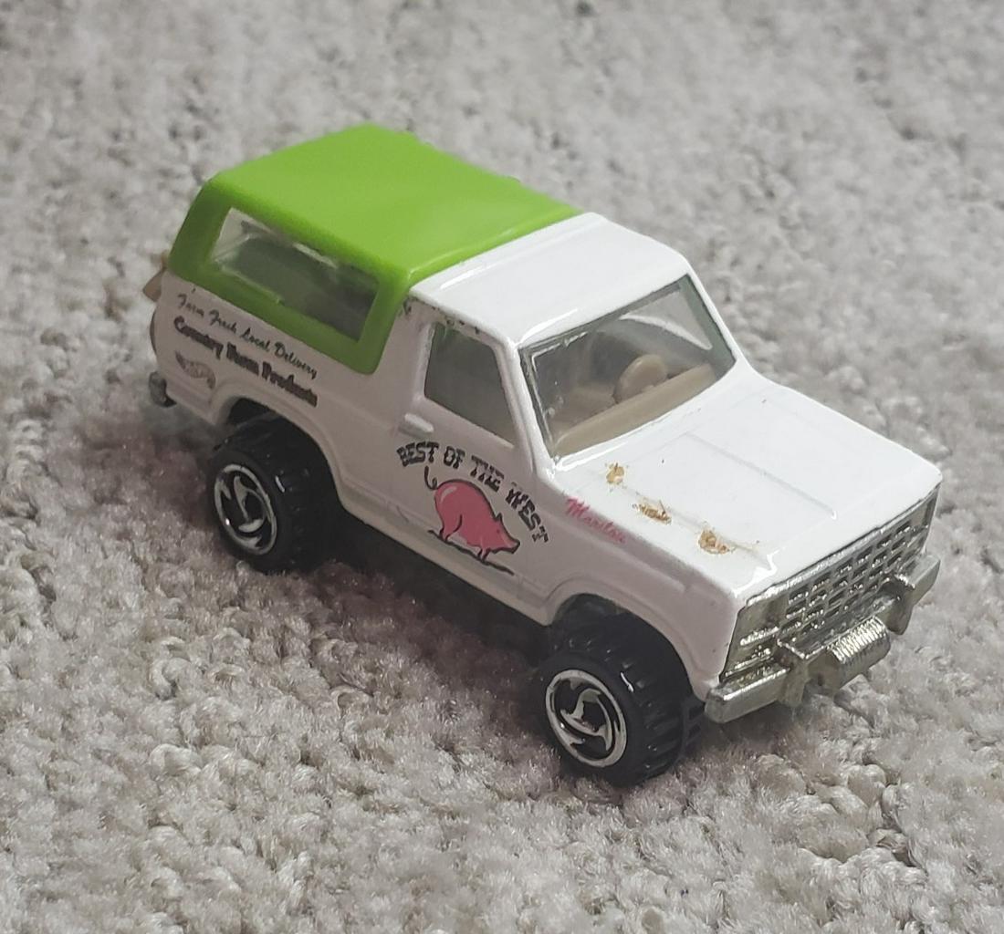 Estate auction of collection of vintage Hot Wheels: This auction contains both vintage, and new Hotwheels, and Matchbox vehicles. There is also groups of unidentified or off brands as well as brand items. . Feel free to ask questions regarding any conc