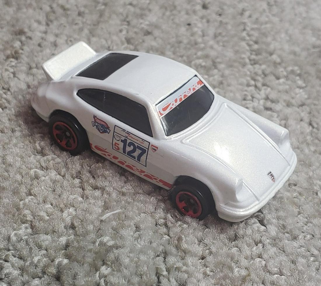 Estate auction of collection of vintage Hot Wheels: This auction contains both vintage, and new Hotwheels, and Matchbox vehicles. There is also groups of unidentified or off brands as well as brand items. . Feel free to ask questions regarding any conc