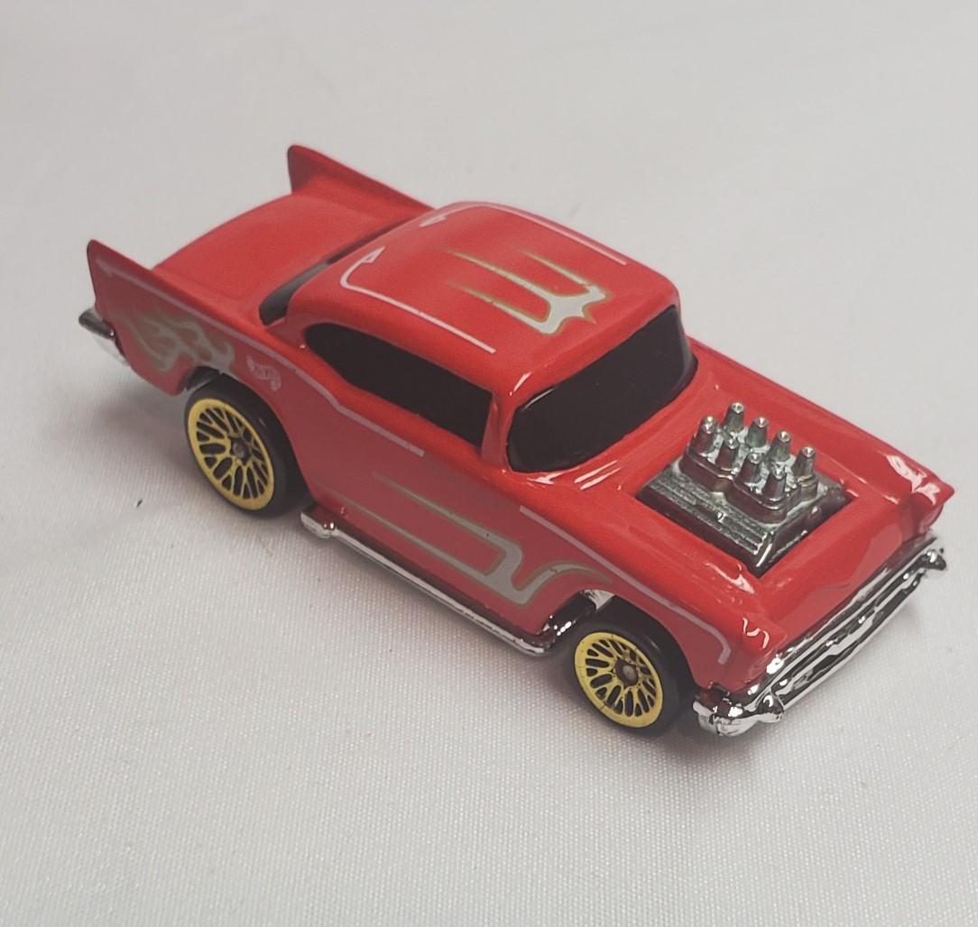 Estate auction of collection of vintage Hot Wheels: This auction contains both vintage, and new Hotwheels, and Matchbox vehicles. There is also groups of unidentified or off brands as well as brand items. . Feel free to ask questions regarding any conc