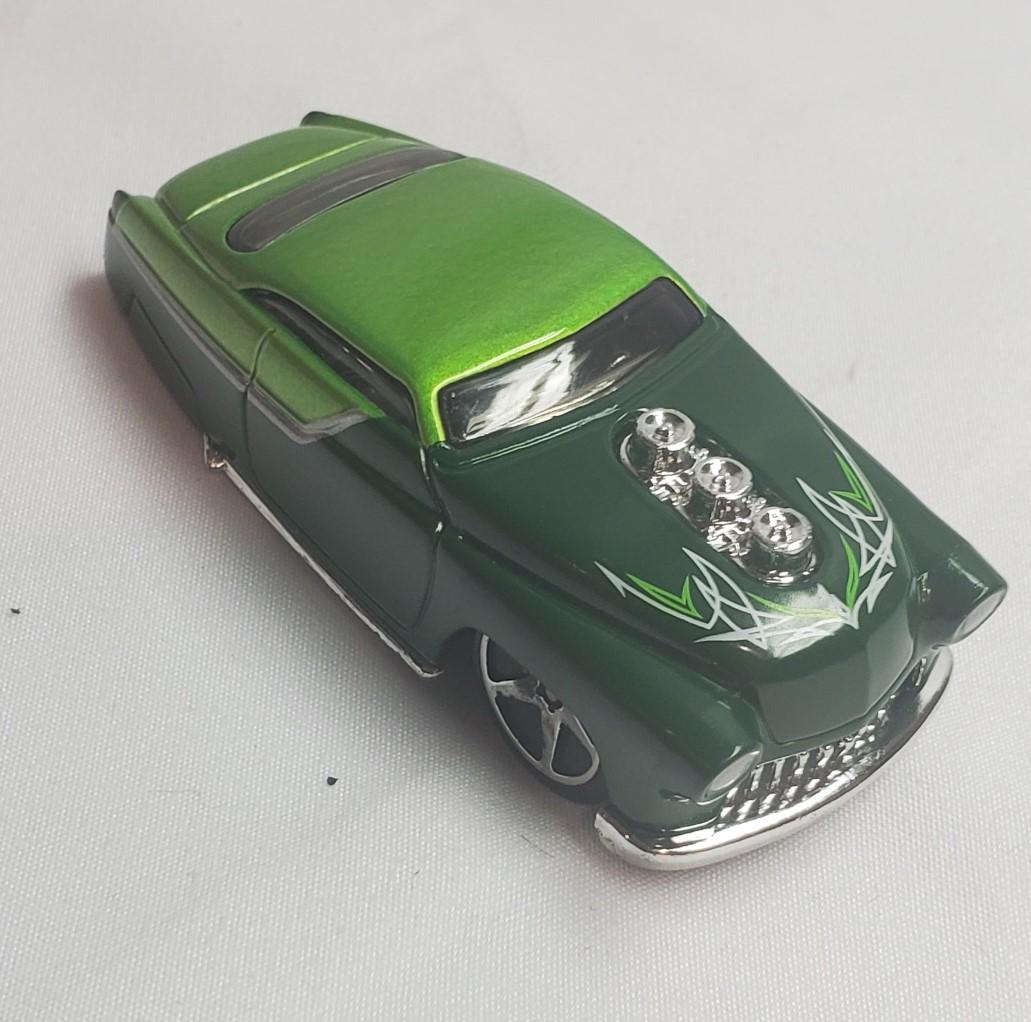 Estate auction of collection of vintage Hot Wheels: This auction contains both vintage, and new Hotwheels, and Matchbox vehicles. There is also groups of unidentified or off brands as well as brand items. . Feel free to ask questions regarding any conc