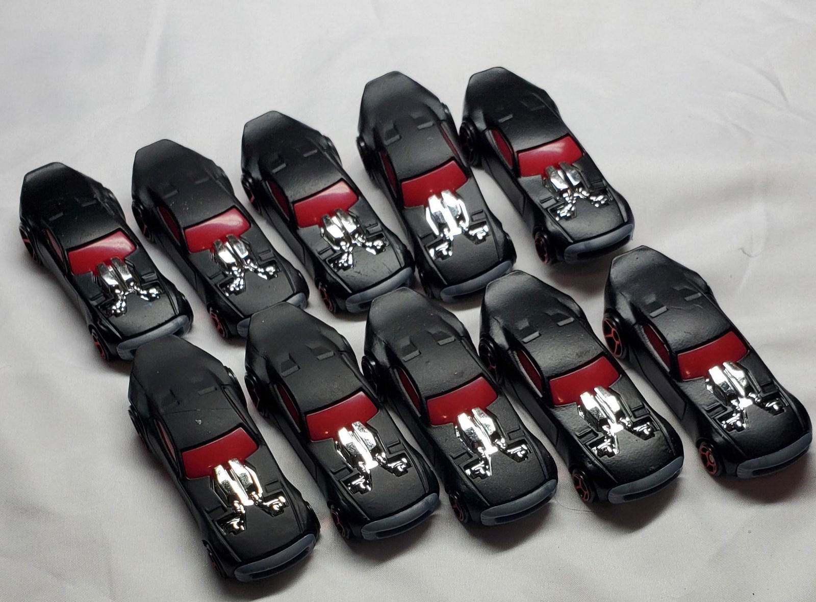 Estate auction of collection of vintage Hot Wheels some: This auction contains both vintage, and new Hotwheels, and Matchbox vehicles. There is also groups of unidentified or off brands as well as brand items. . Feel free to ask questions regarding any conc