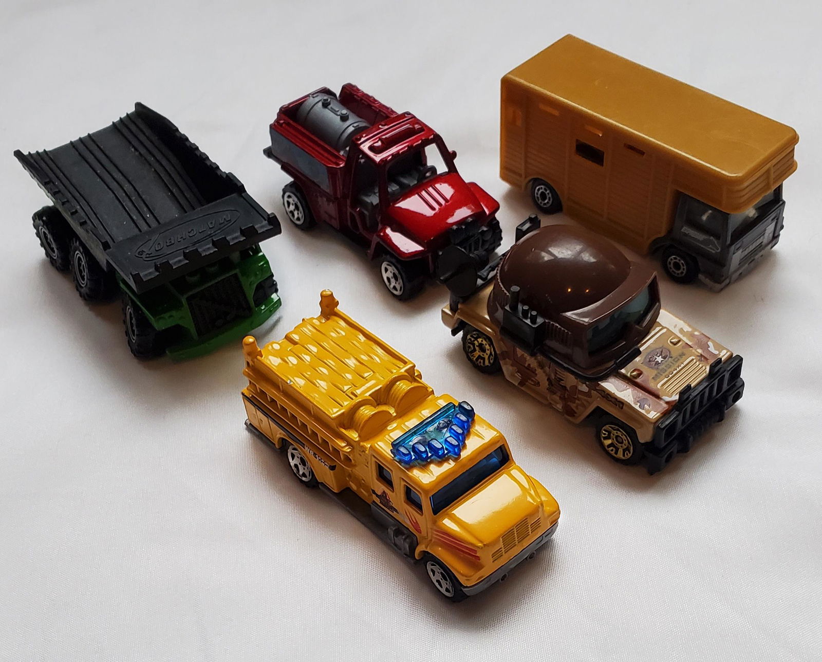 Estate auction of collection of vintage Matchbox: This auction contains both vintage, and new Hotwheels, and Matchbox vehicles. There is also groups of unidentified or off brands as well as brand items. . Feel free to ask questions regarding any conc