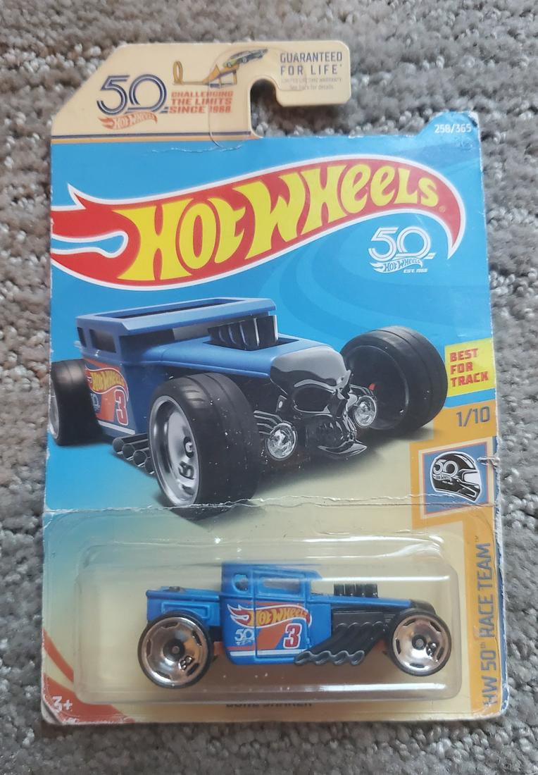 Hot Wheels NOS: Hot wheels 50 Race Team NOS. Please ask questions and as always refer to photo for condition.