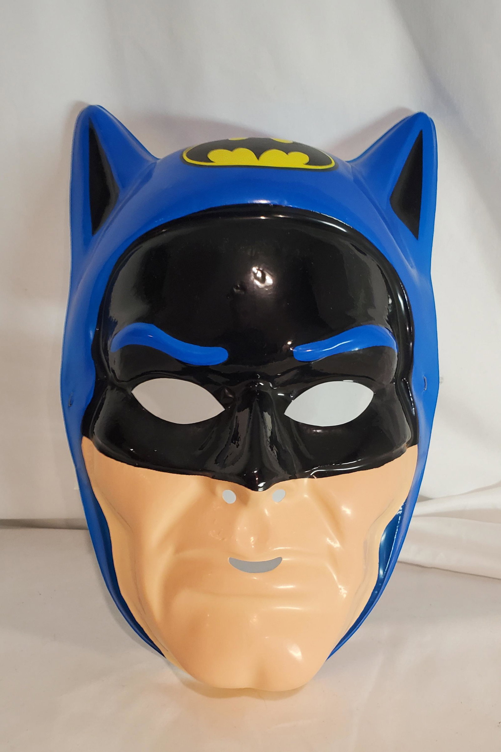 Vintage Batman Halloween Mask: Very Fragile Piece but in great Cond Please ask questions and as always refer to photo for condition.