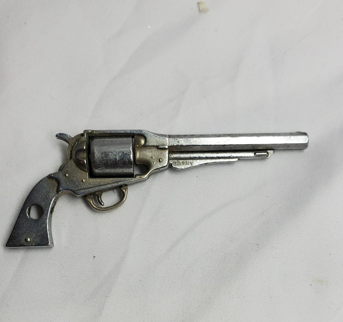 Vintage Cap Gun: Cap gun apereas to be in working condition normal wear for age. Please ask questions and as always refer to photo for condition.