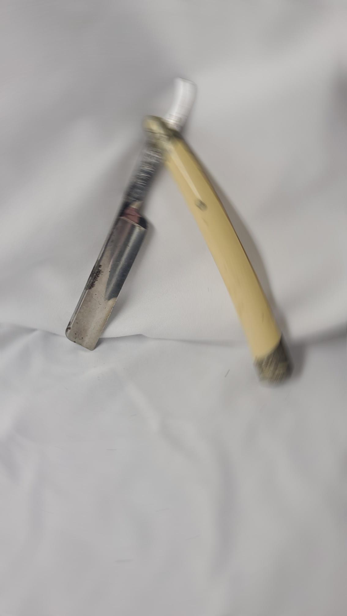 German Antique Straight Edge Razor (1 of 5)