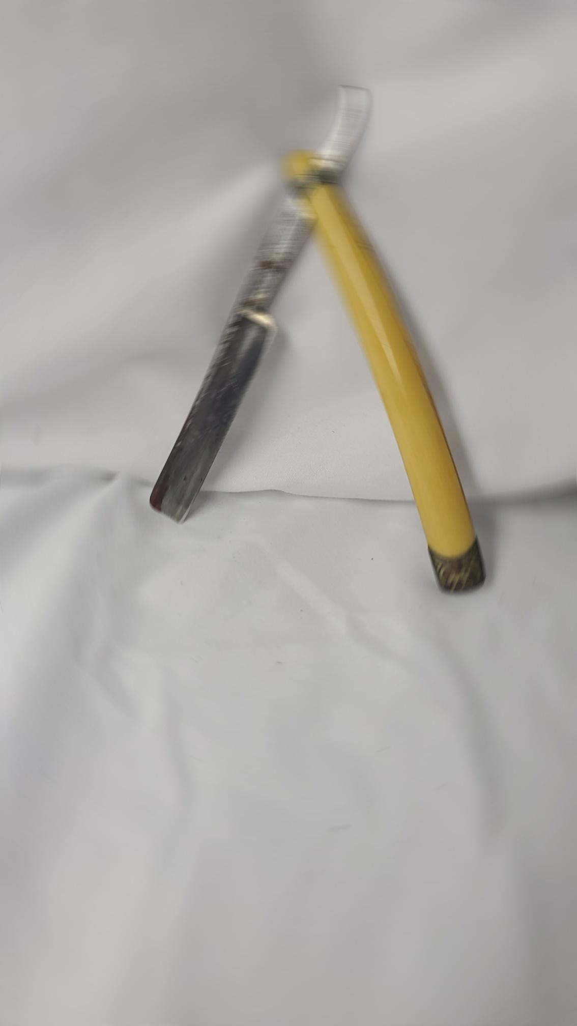 German Antique Straight Edge Razor (1 of 4)