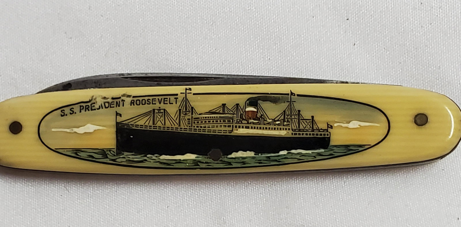 Vintage SS President Roosevelt: Beautiful detailed inlay of the ship. Some minor wear. Both blades in great condition. We here at SAH do our best to provide condition of items. However, we are not certified experts. We ask you as a 