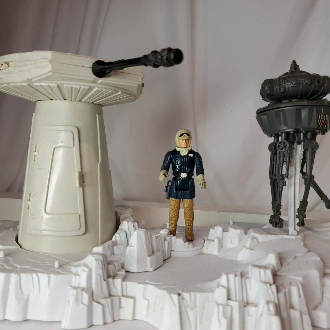 Star Wars Turret / Probot Playset: We weren't sure if Han was original to this set, but we included him because it looked really good. Addition ally, the Probot-Spy has all of its arms which is pretty rare to find. Please read carefull