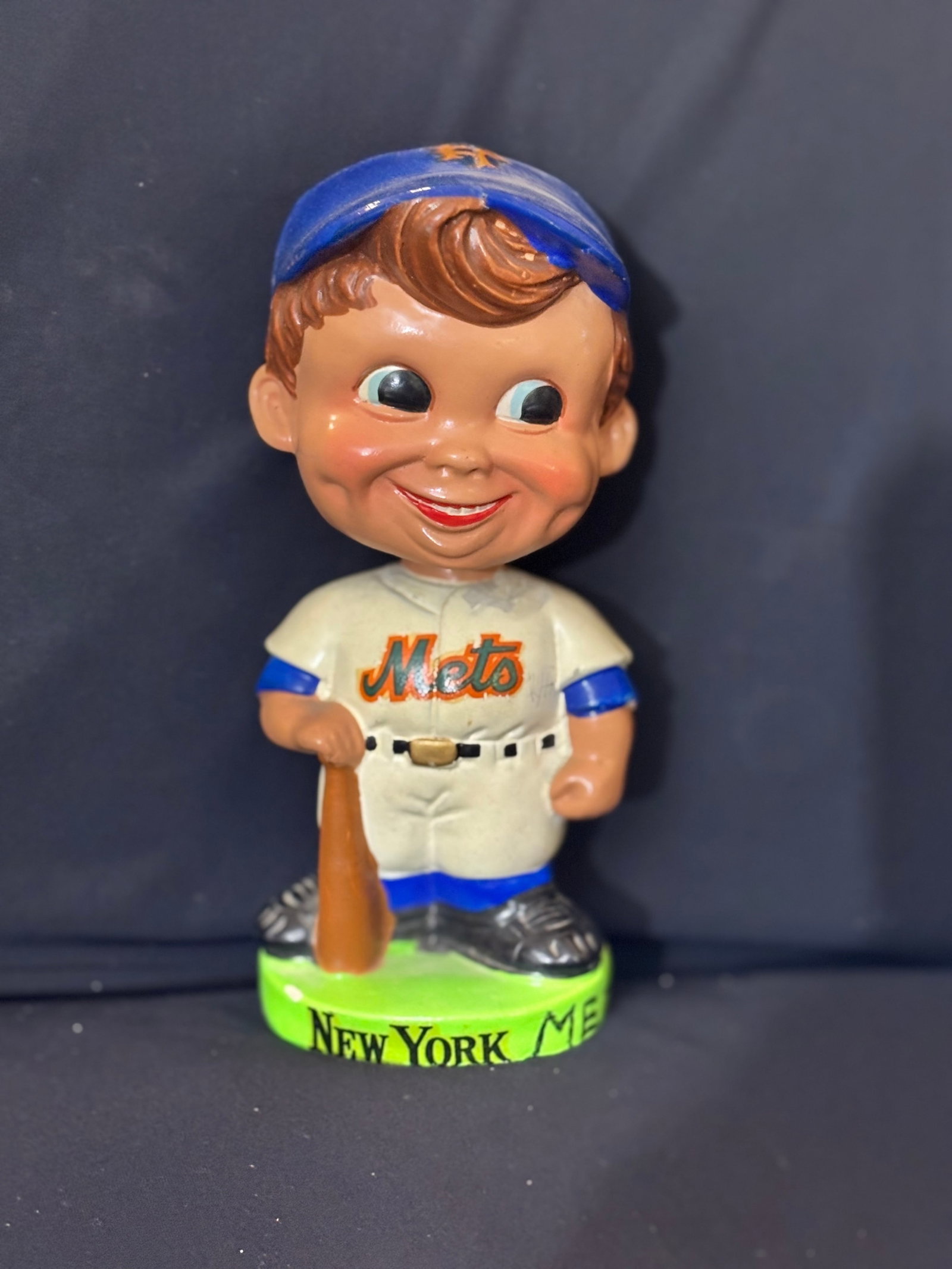 Vintage 1960s NY Mets Bobblehead: Green base. See photos