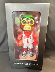 Chicago Bulls Mascot NIB Bobblehead