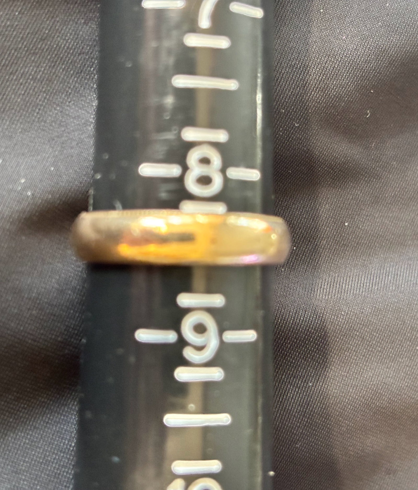 14K Gold Band - Sz 8.5: 5.3 grams