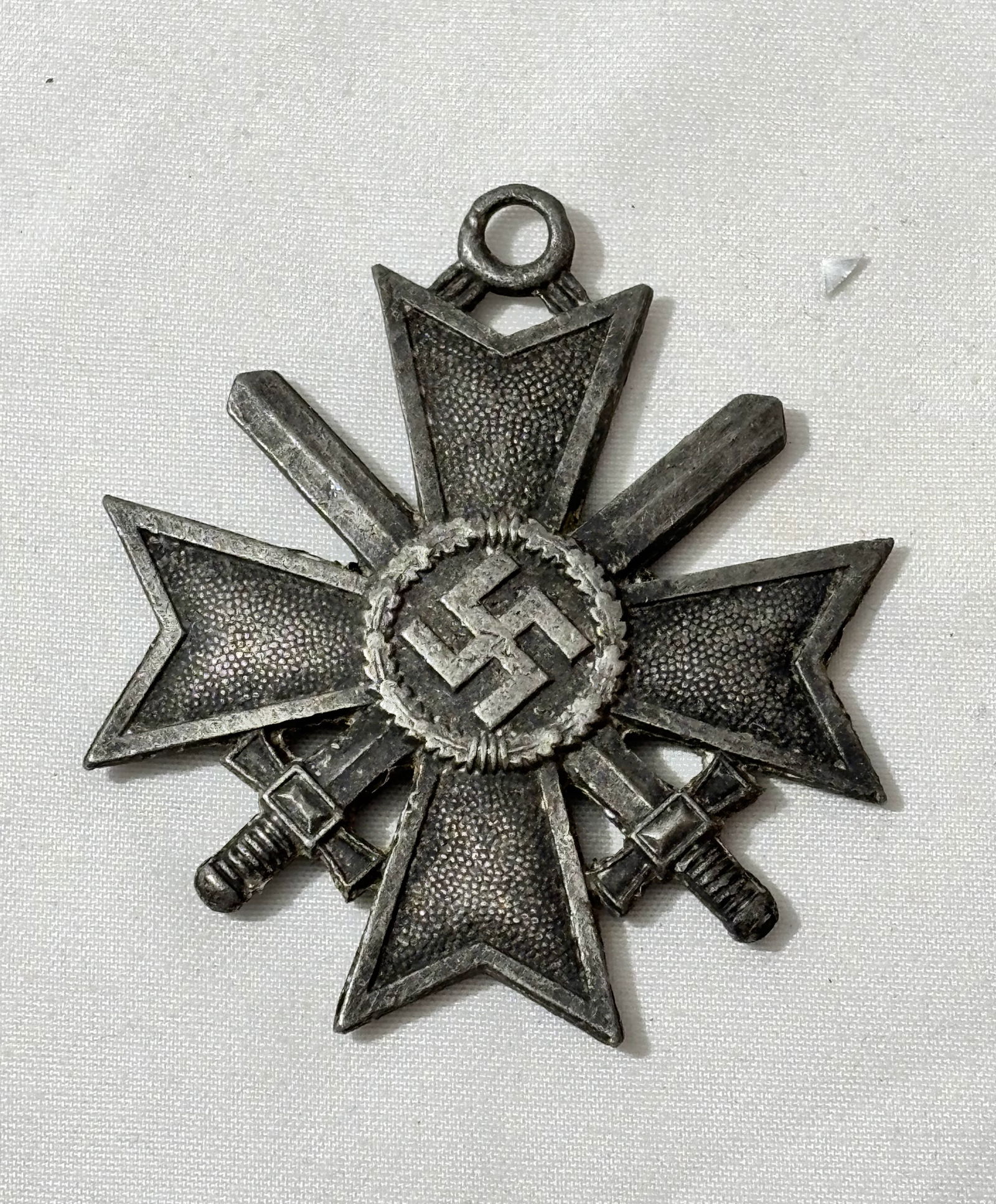 WW2 German War Merit Cross w/ Swords 2nd Class/ Kriegsverdienstreuz (1 of 2)
