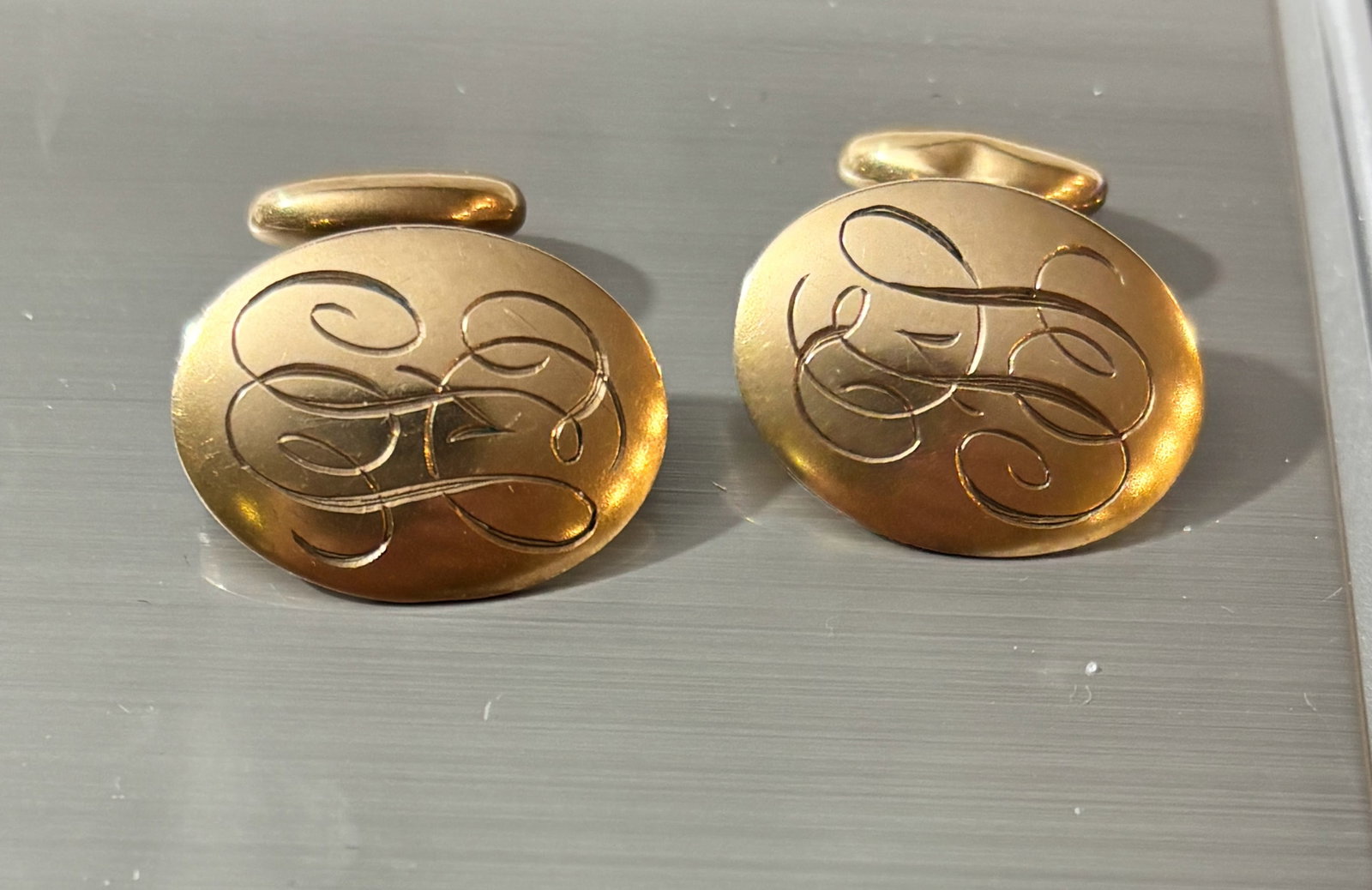 Set of Gold Cufflinks: 10K - 5.20 grams