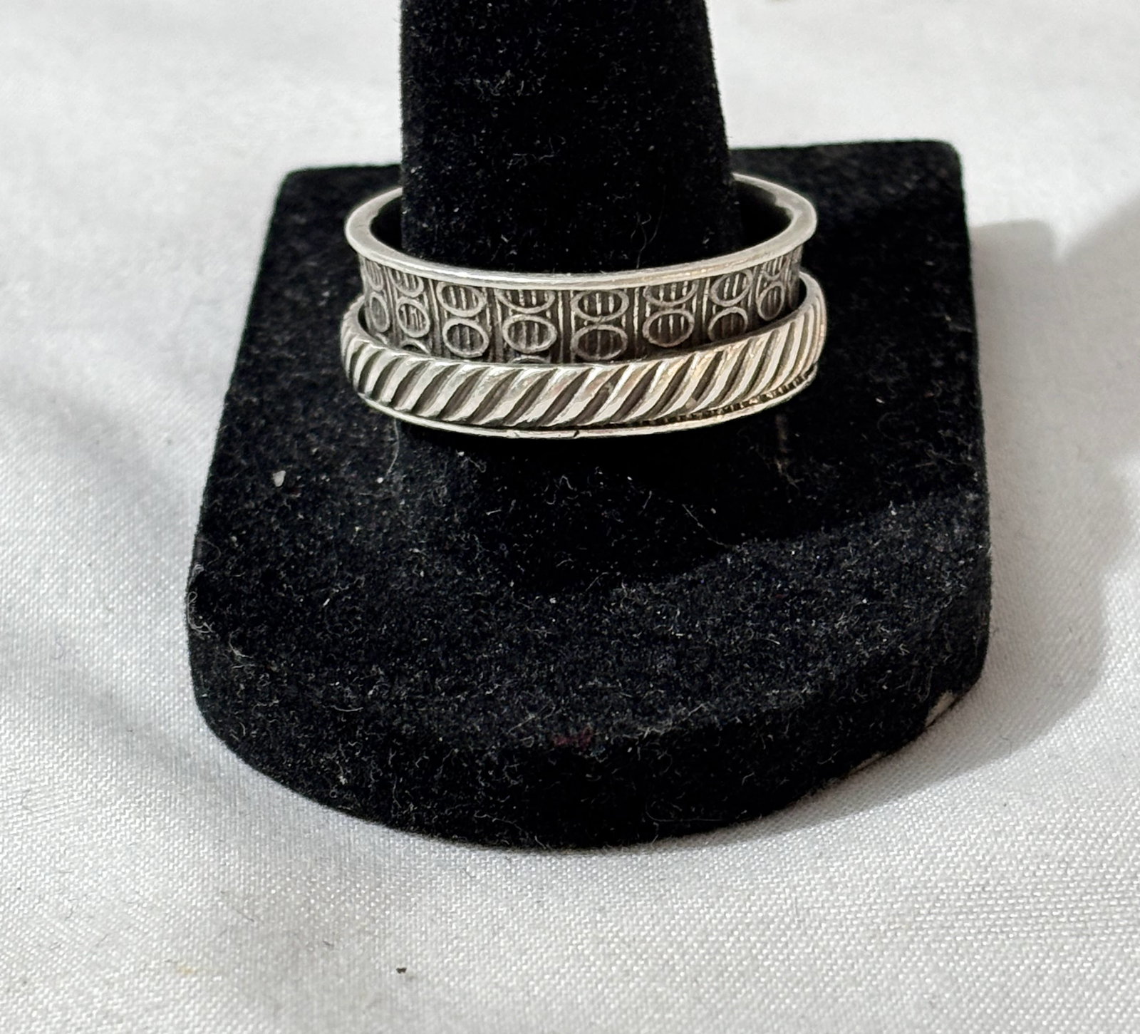 Silver Spinner Ring - Sz 11: No markings