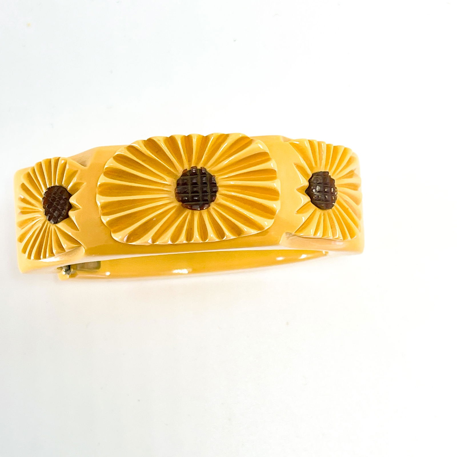 Vintage Bakelite Sunflower Bracelet (1 of 3)