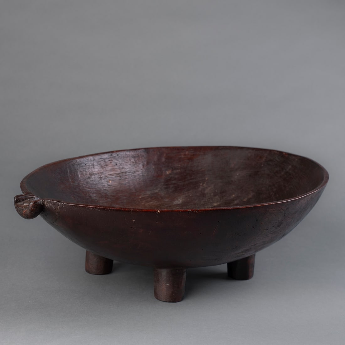 A Tahitian wood food bowl (1 of 4)
