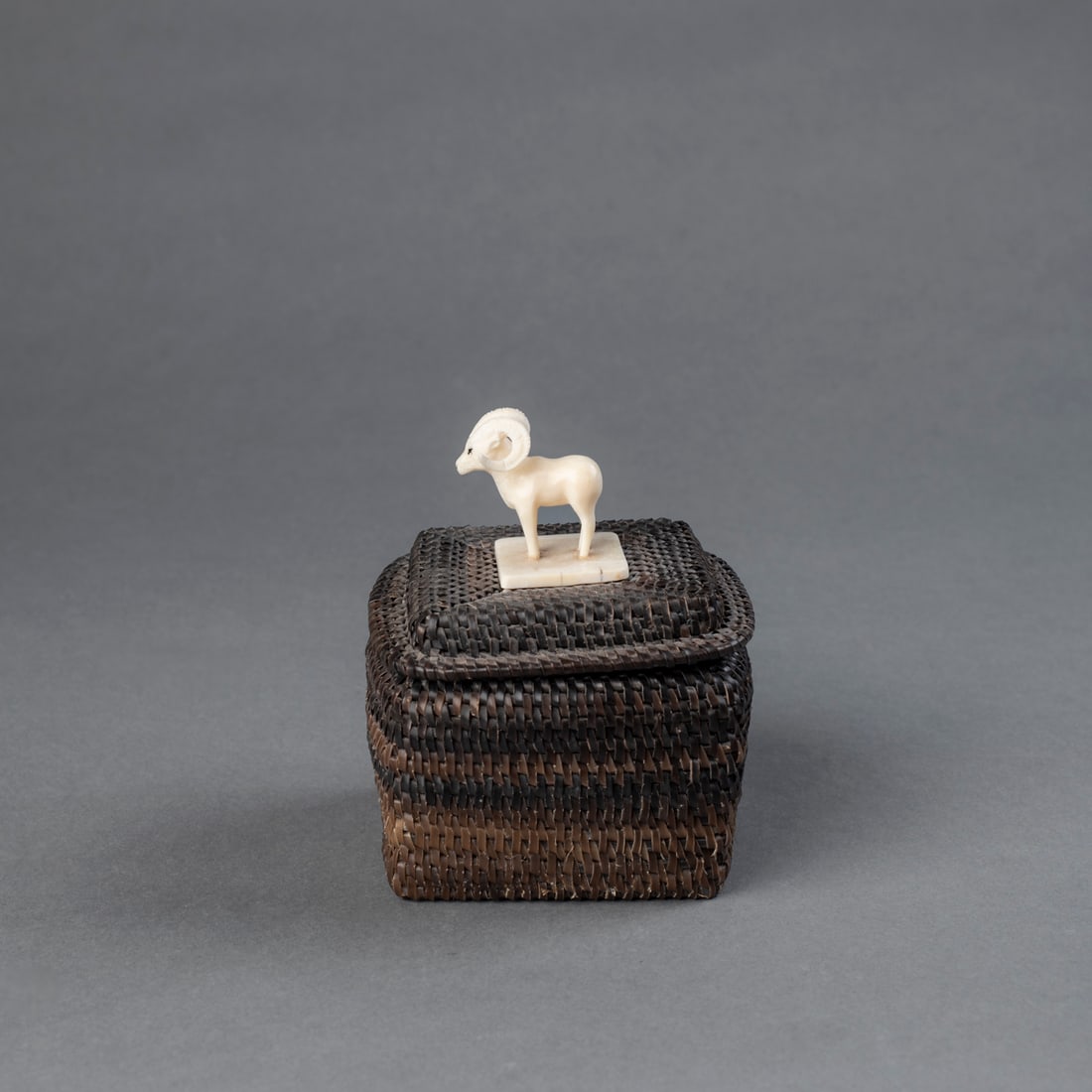 An Exceptional Eskimo baleen basket (1 of 5)