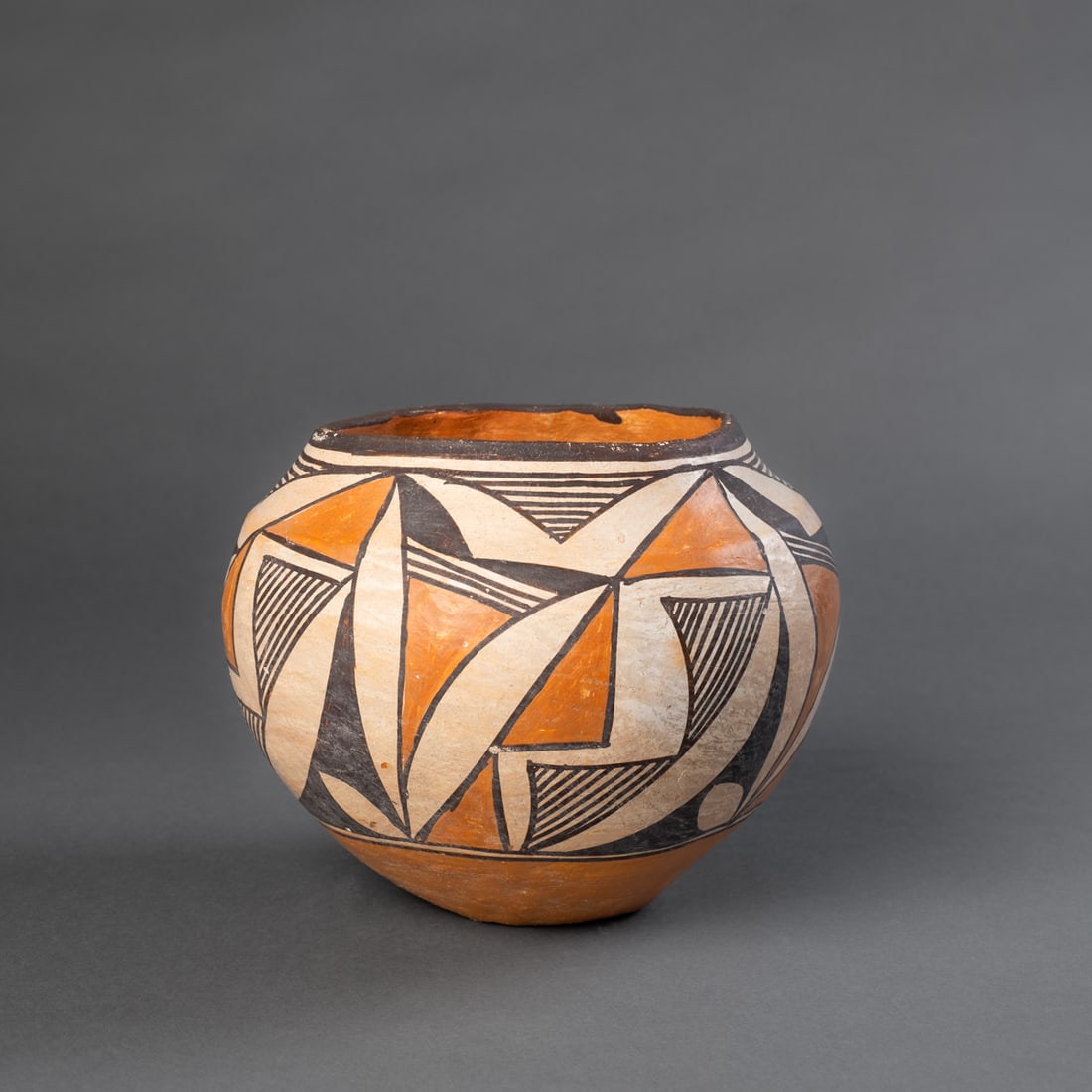 An Acoma jar (1 of 4)