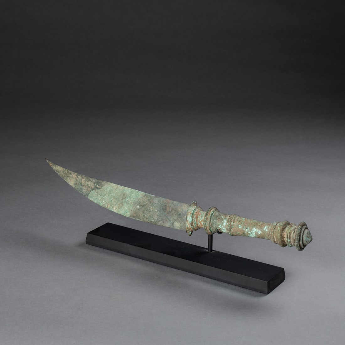 A Khmer bronze dagger - 2