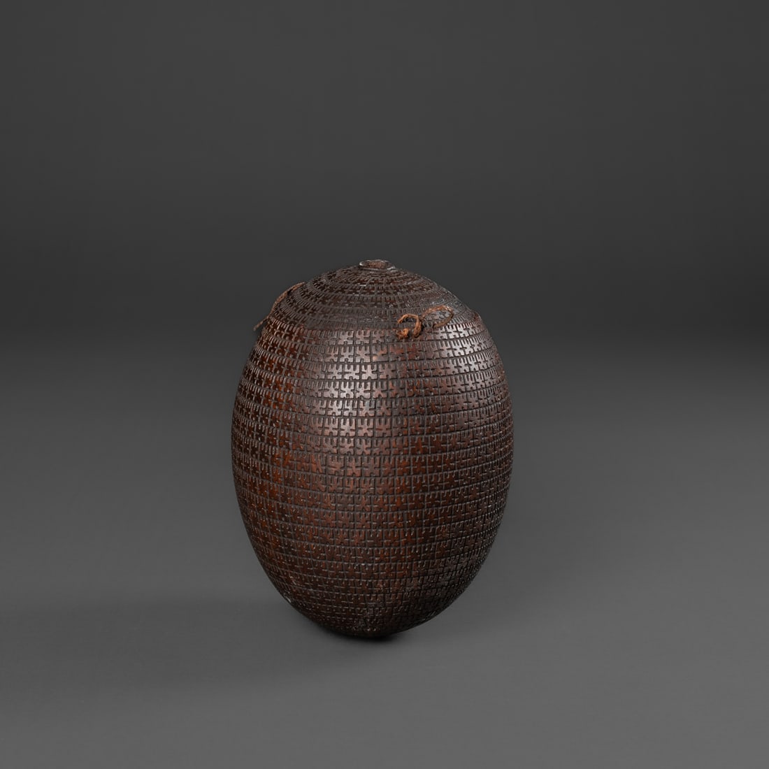 A Marquesan carved coconut vessel - 2