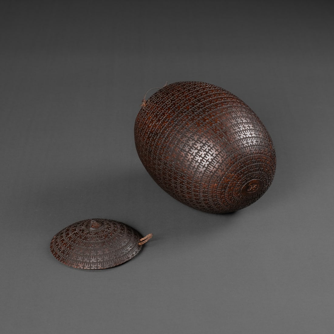 A Marquesan carved coconut vessel - 5