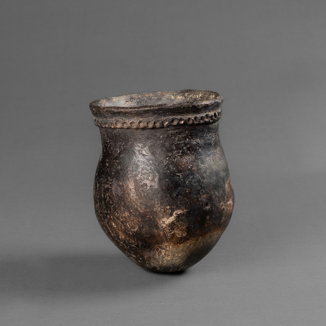 A Northeast Woodland clay pot (1 of 5)