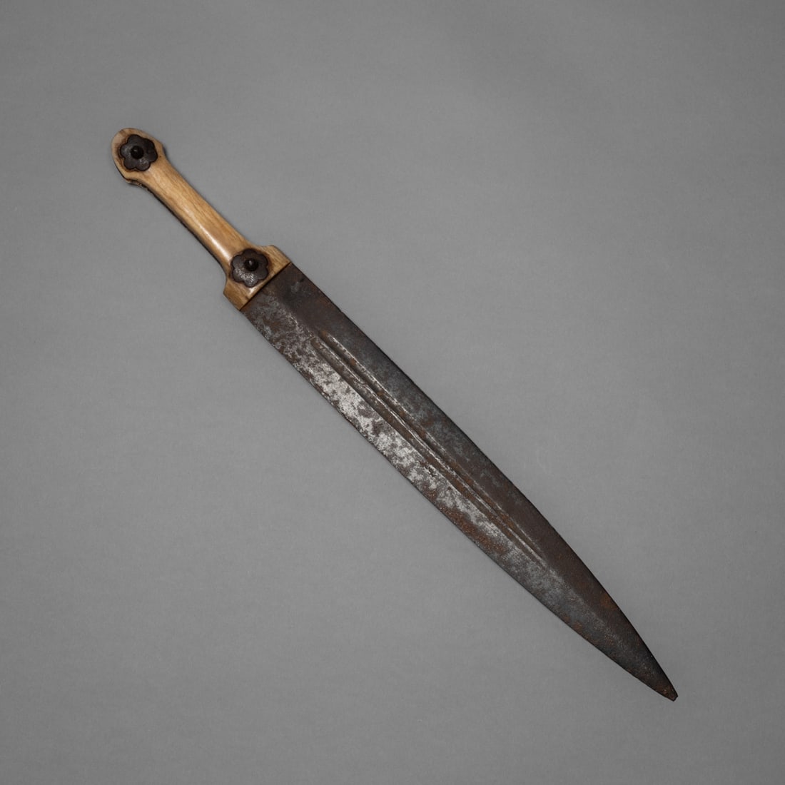 An Eskimo or Siberian steel knife (1 of 2)