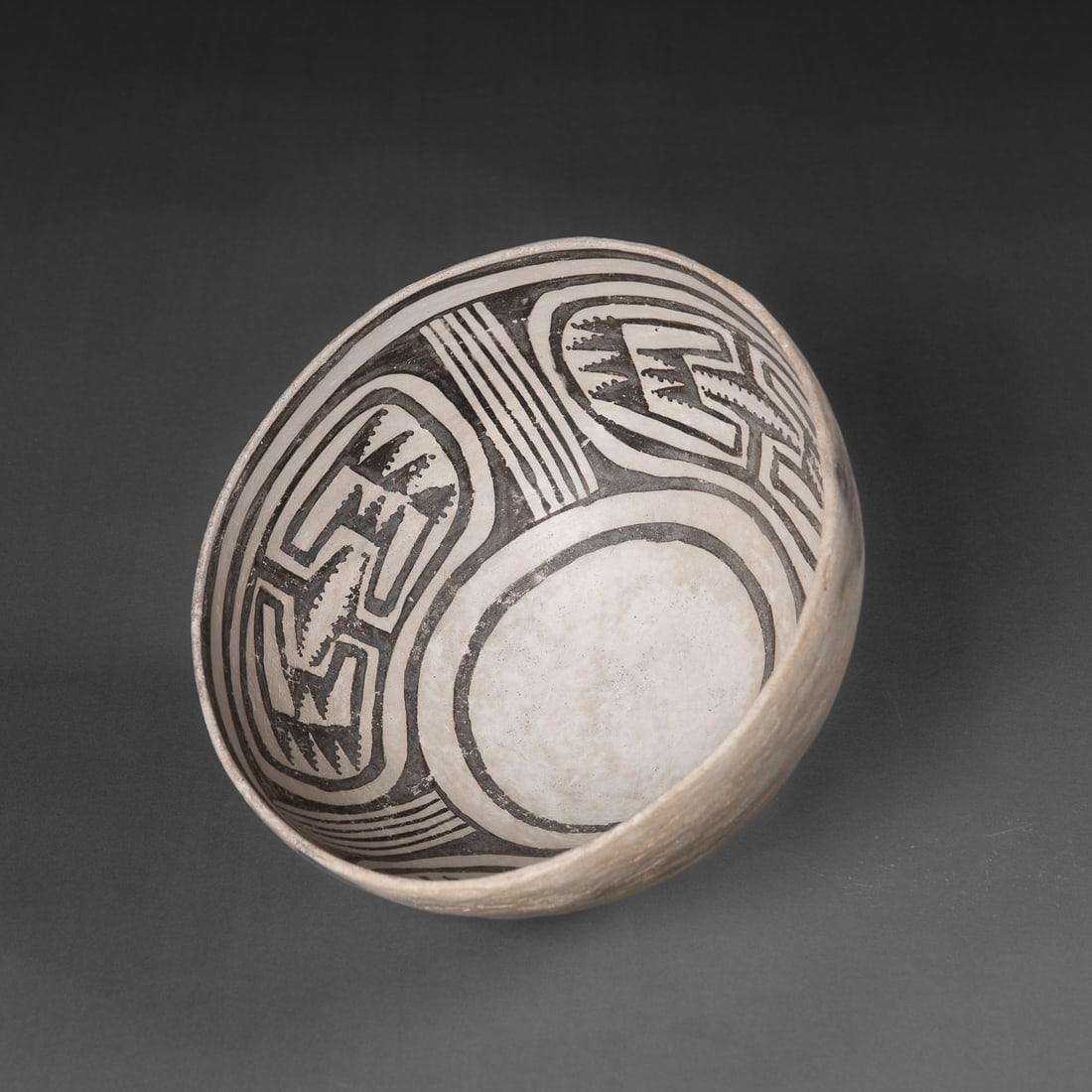 An Anasazi Kayenta black-on-white bowl (1 of 5)