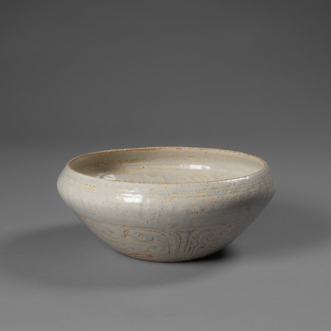 A green glaze Annamese ceramic bowl (1 of 5)