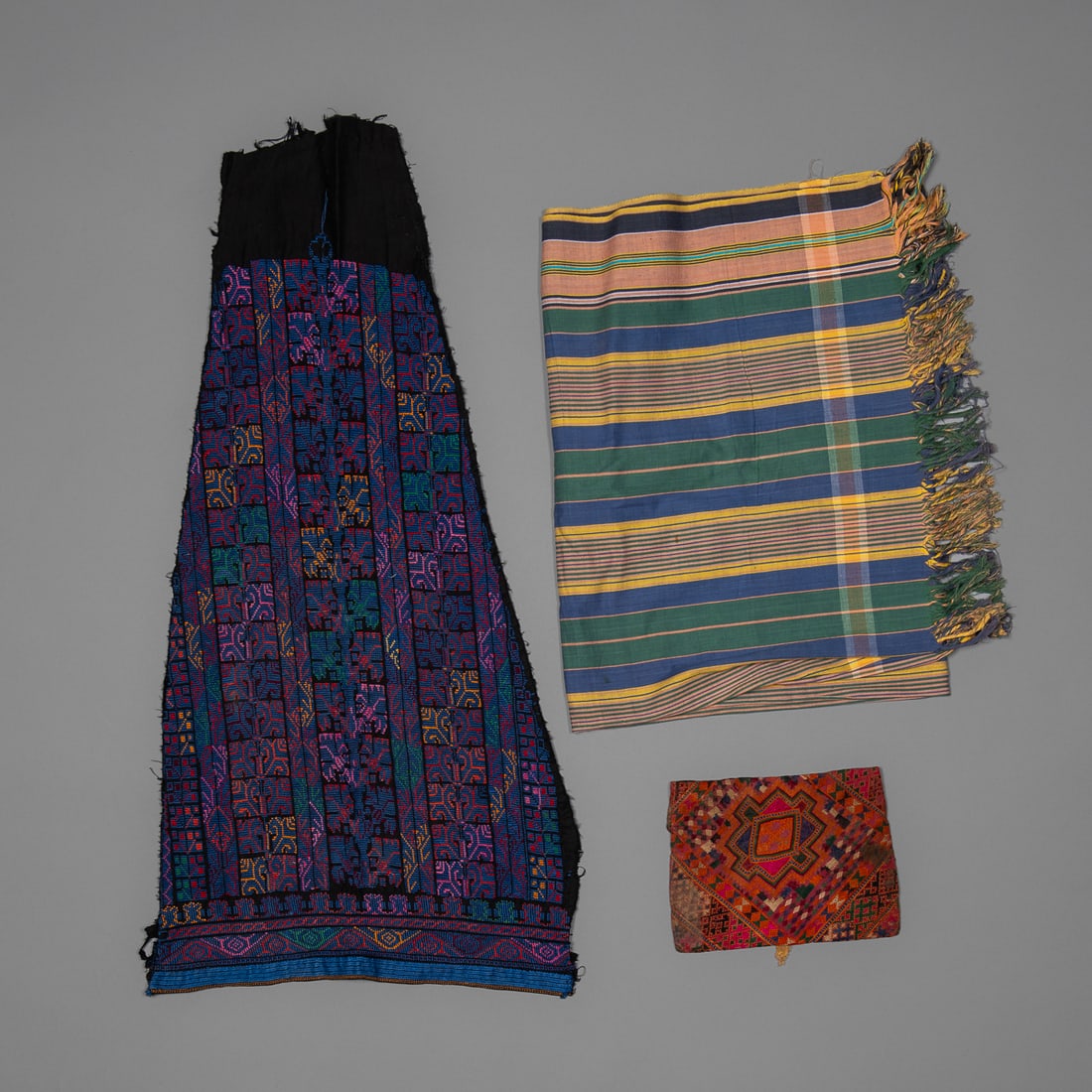 Miscellaneous textile lot (1 of 4)