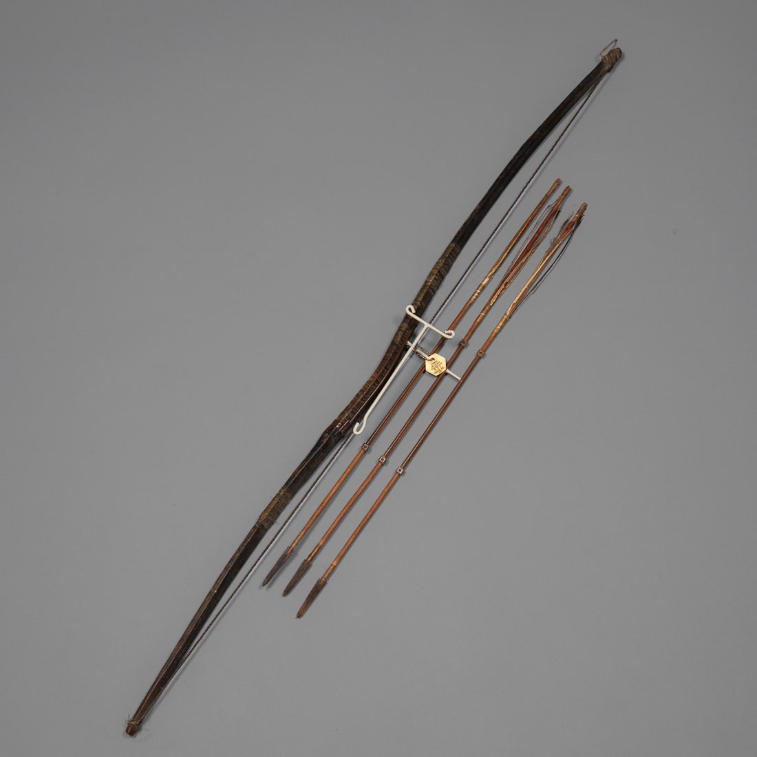 A Ute bow with three arrows - 2