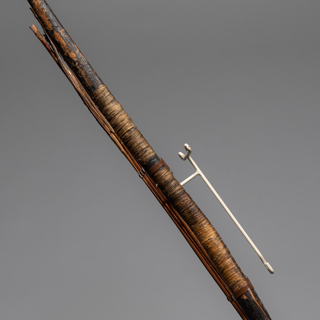 A Ute bow with three arrows - 4