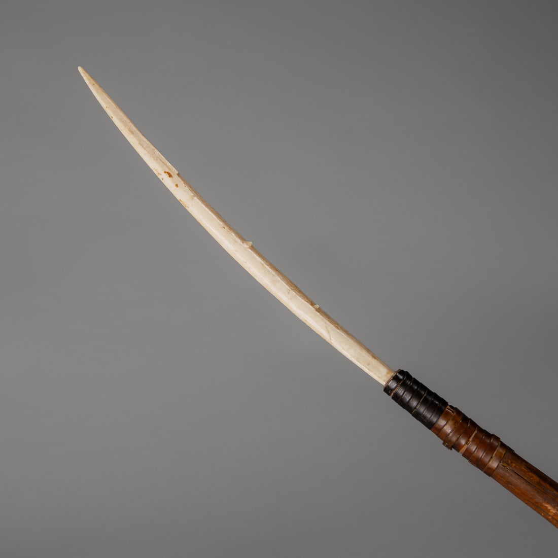 An Eskimo hunting dagger - 4