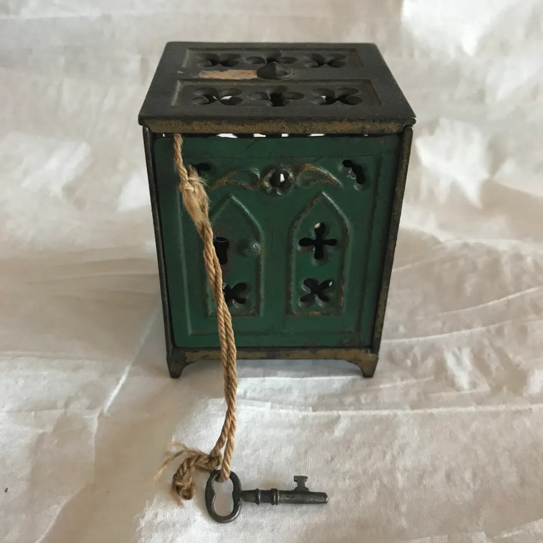 Antique Cast Iron Bank w/ Key Safe (1 of 6)