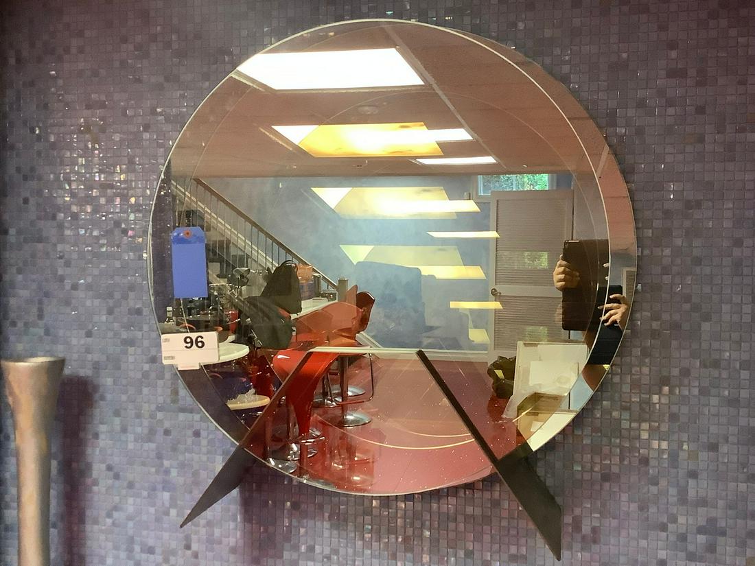 Mirror Display (1 of 1)