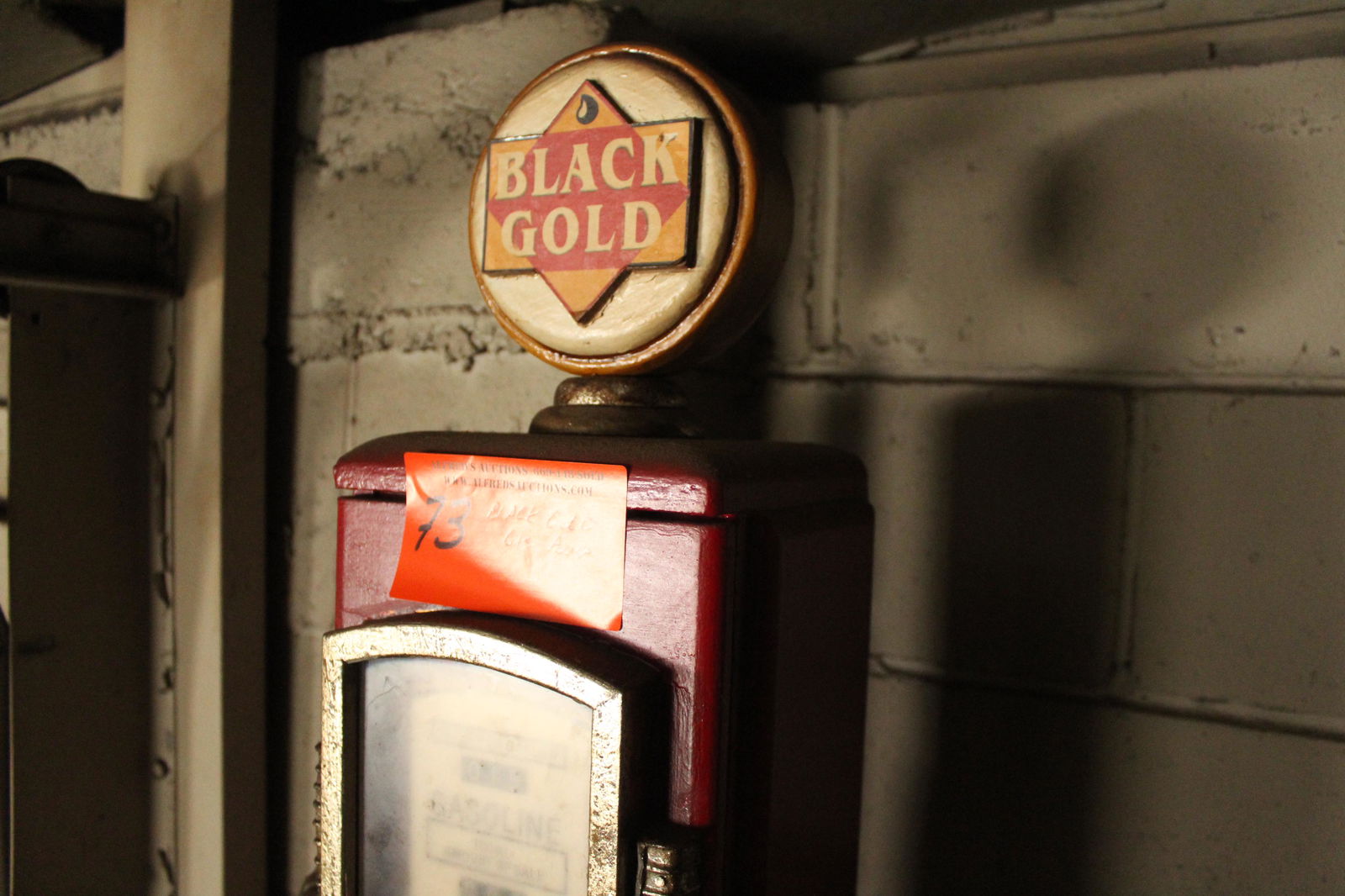 Model Gas Pump (1 of 4)