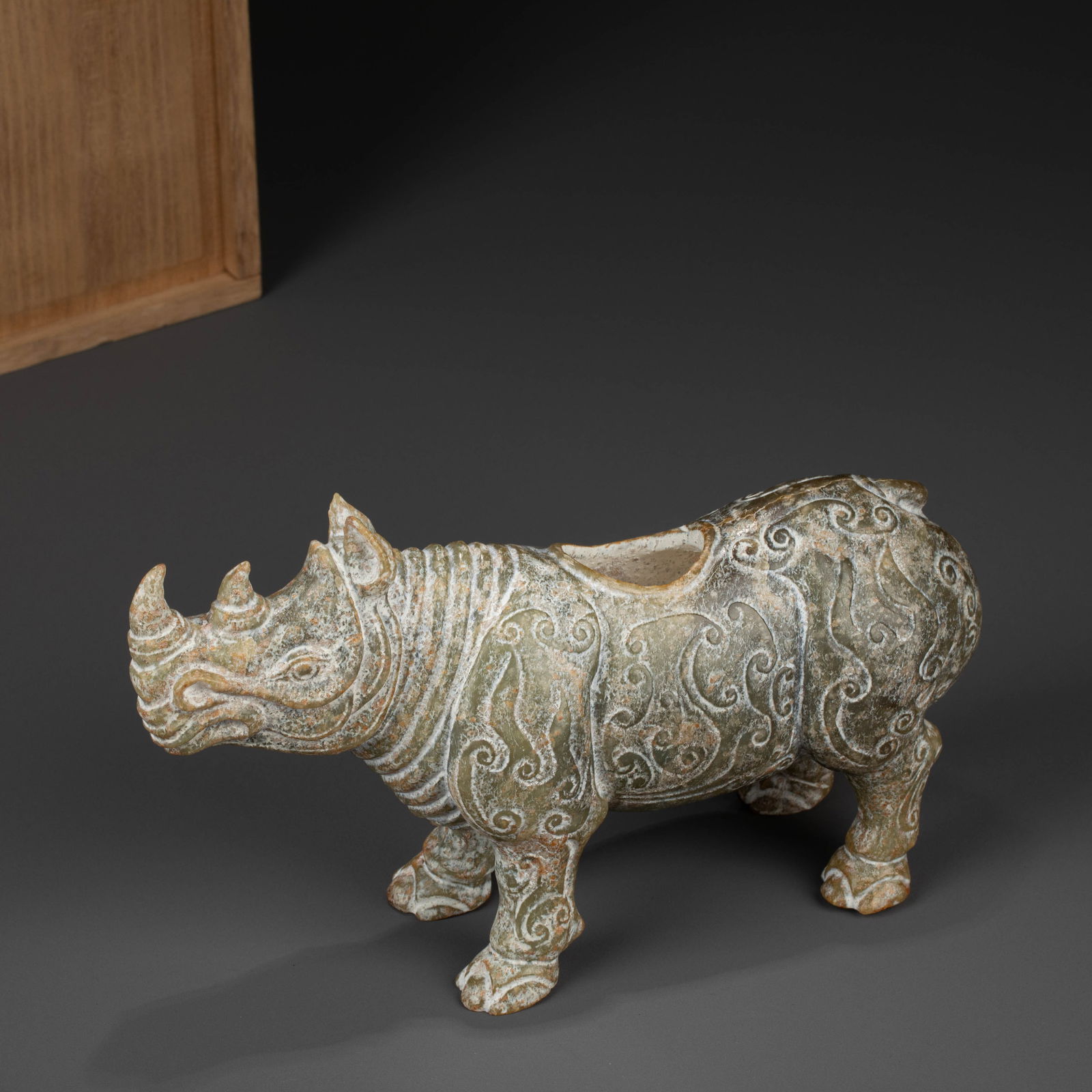 Blue and white jade rhinoceros statue: W:25cm H:15cm