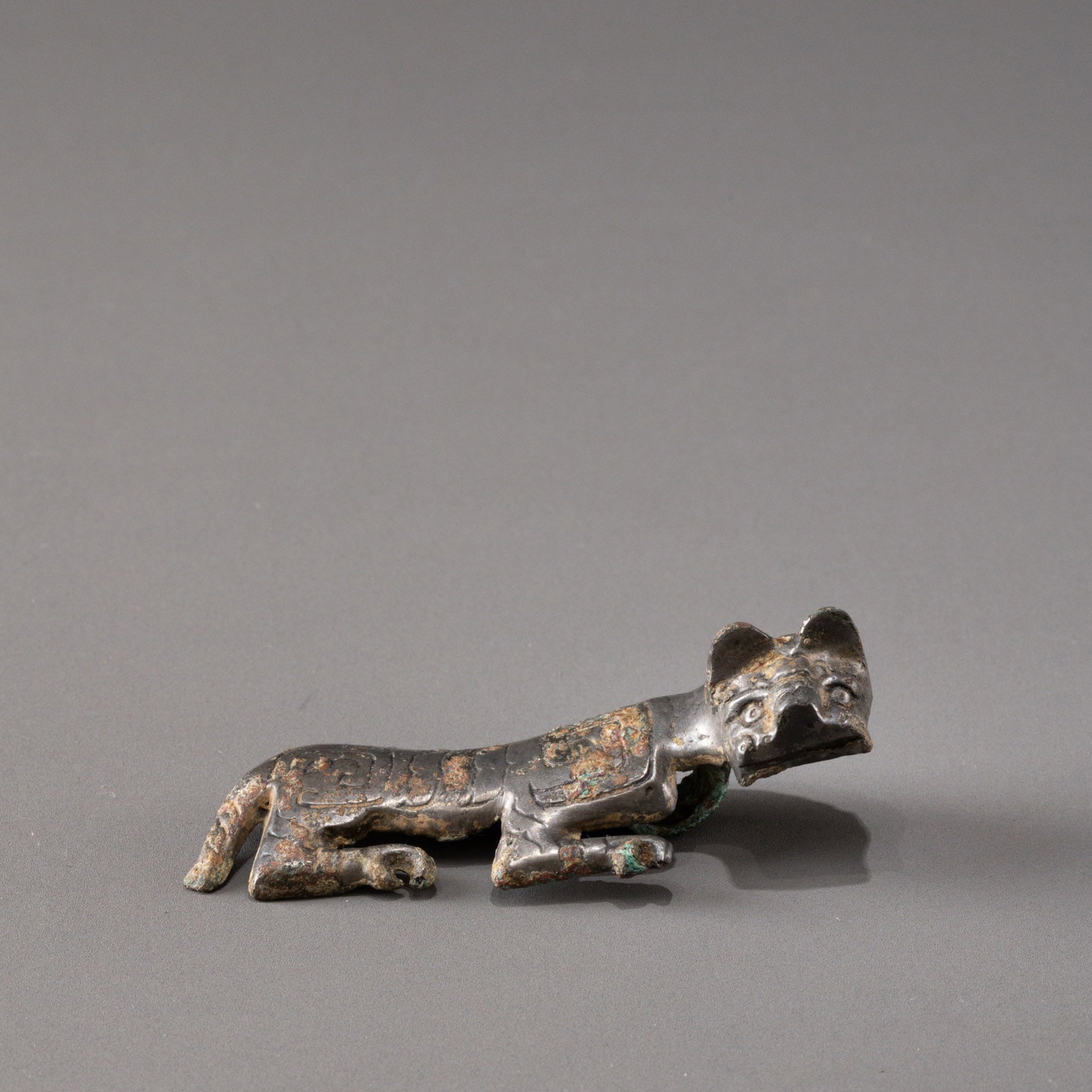 Western Zhou bronze tiger-shaped ornament (1 of 8)