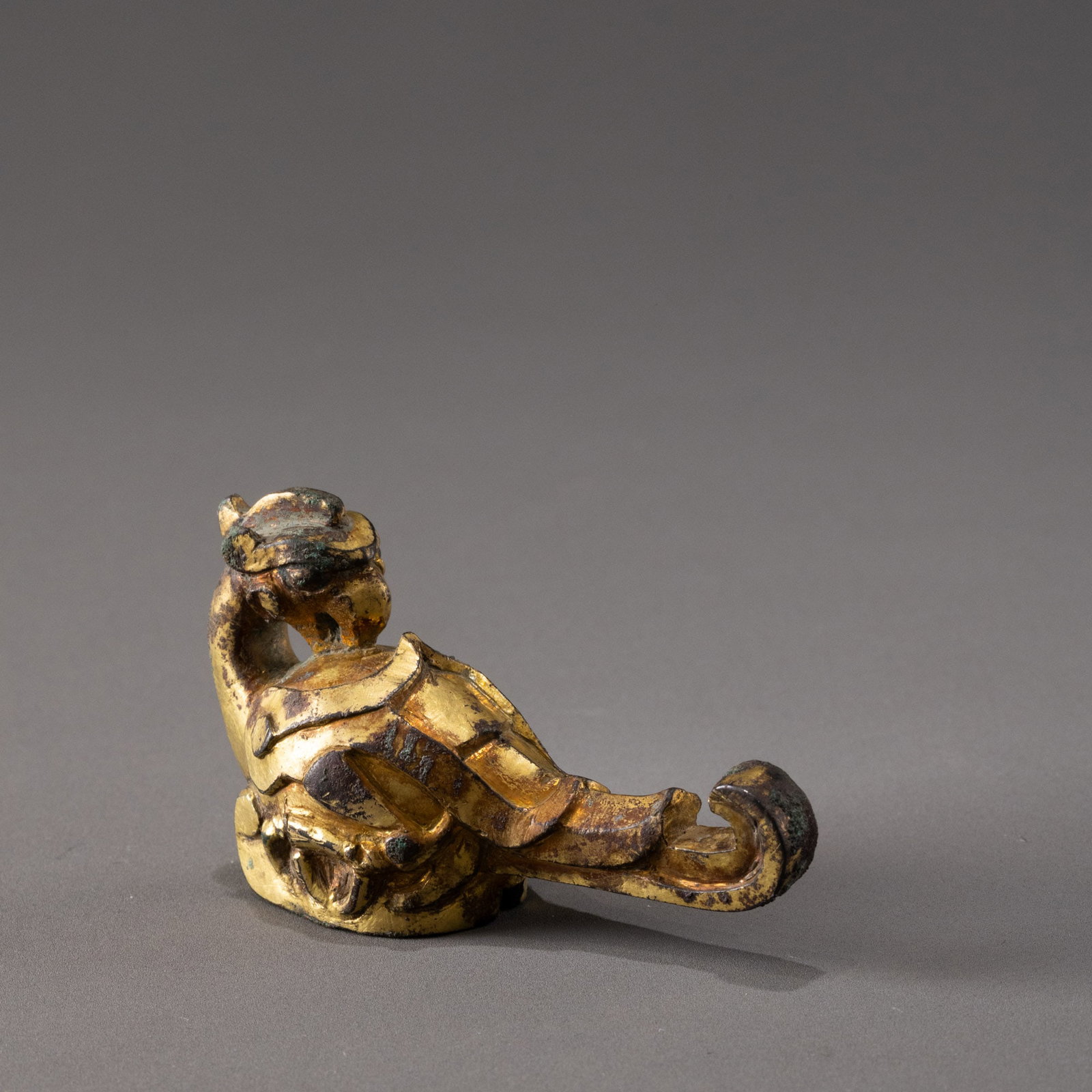 Western Han Dynasty Gilded Bronze Phoenix-shaped Ge Shou: W: 7.5cm H: 4cm