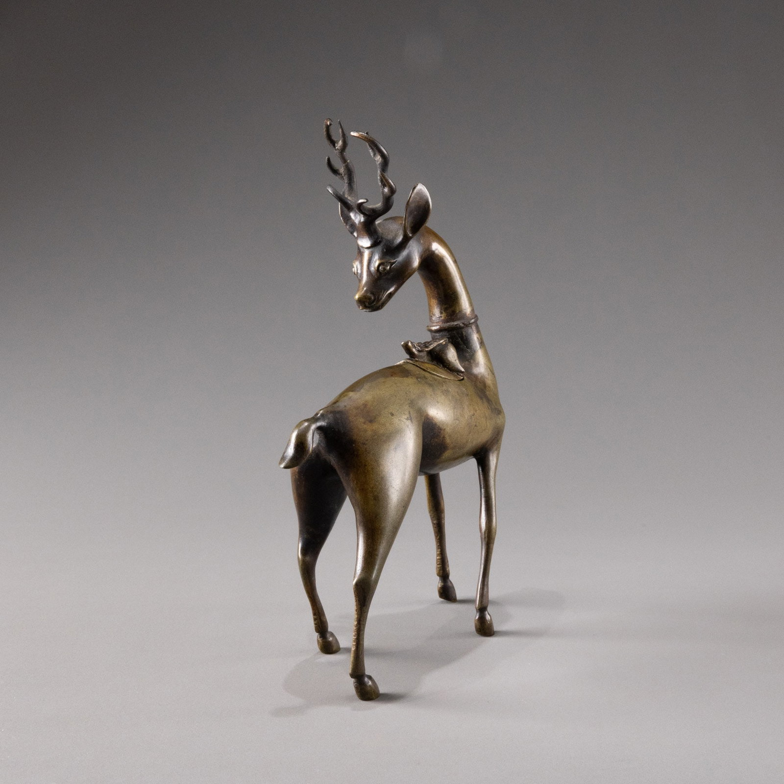 Ming Dynasty bronze deer incense burner: H: 24cm W: 16cm