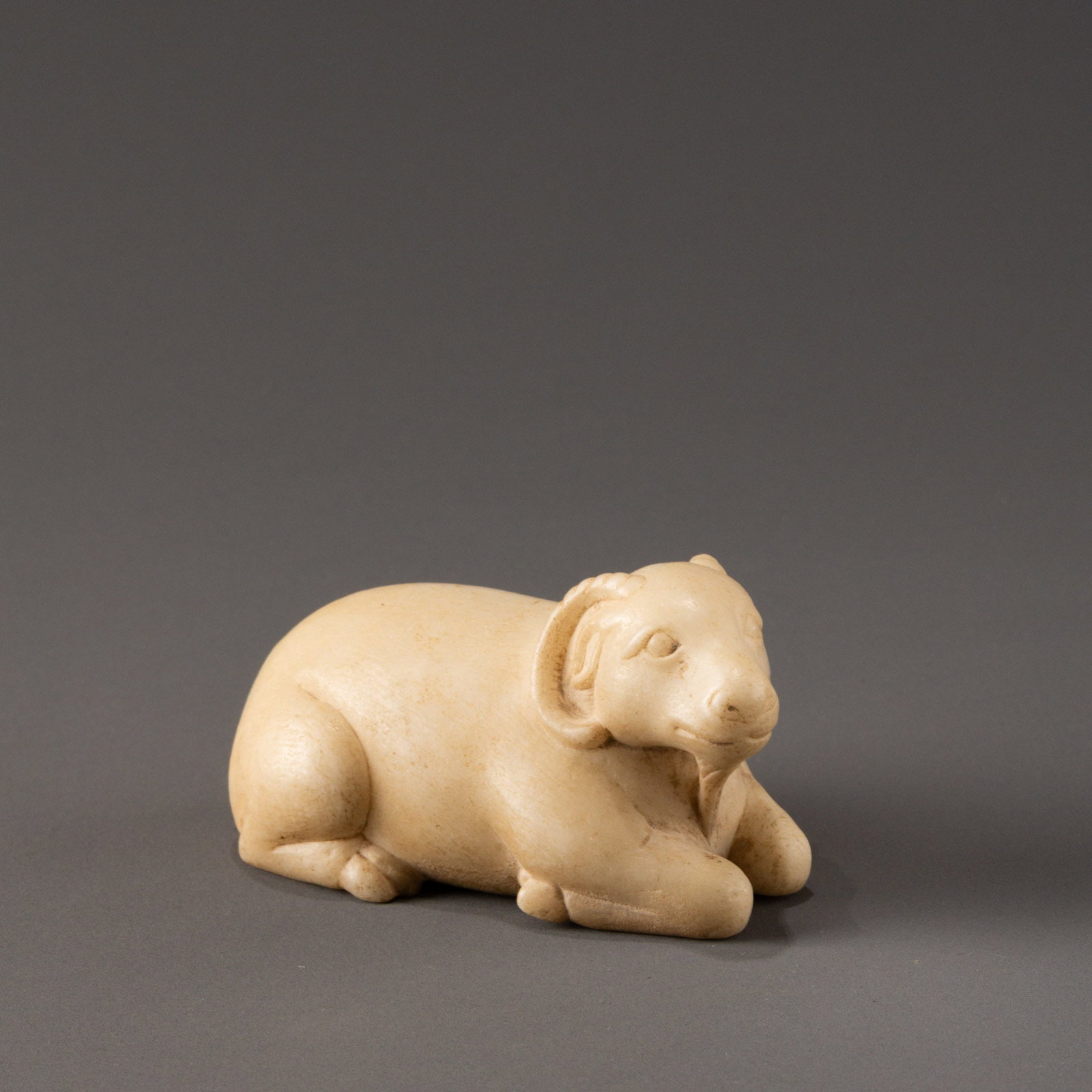 Tang and Han Dynasty White Jade Carved Reclining Sheep: W: 9.5cm H: 4.8cm